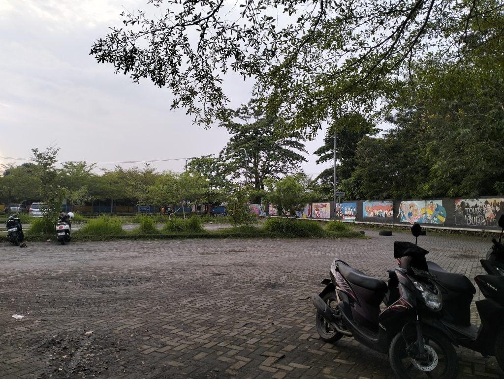 tempat parkir rth