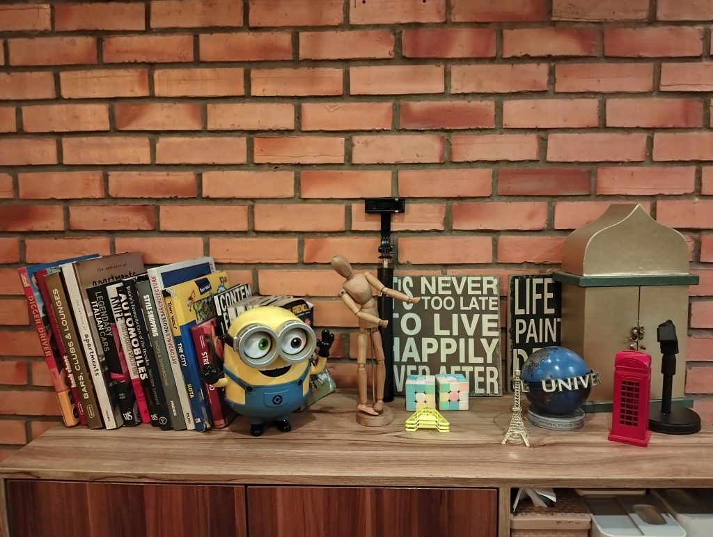 buku dan mainan di wani kopi