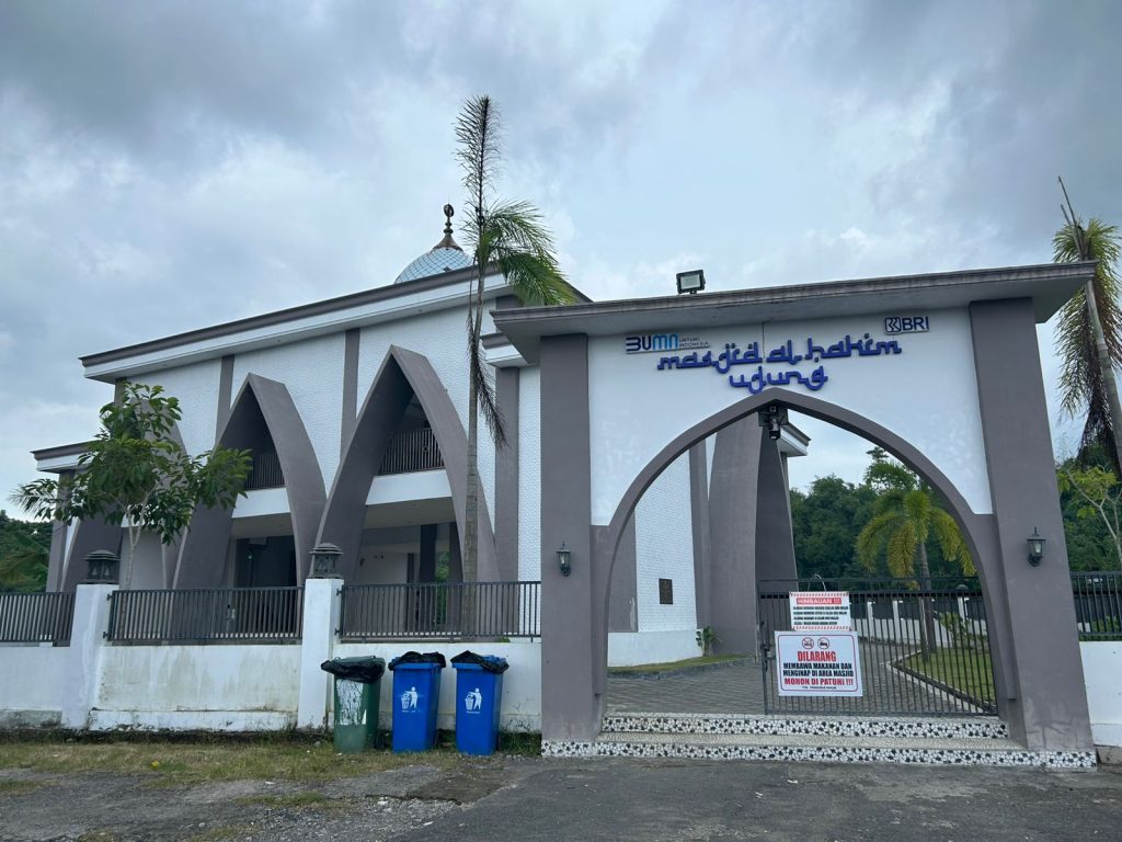 masjid al-hakim ujung