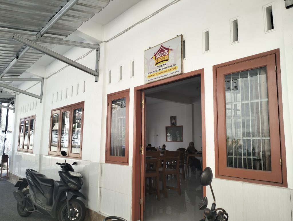 warung rezeki hj nung bagian depan