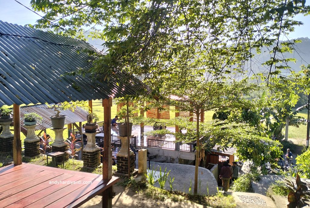 suasana warung biq maridah