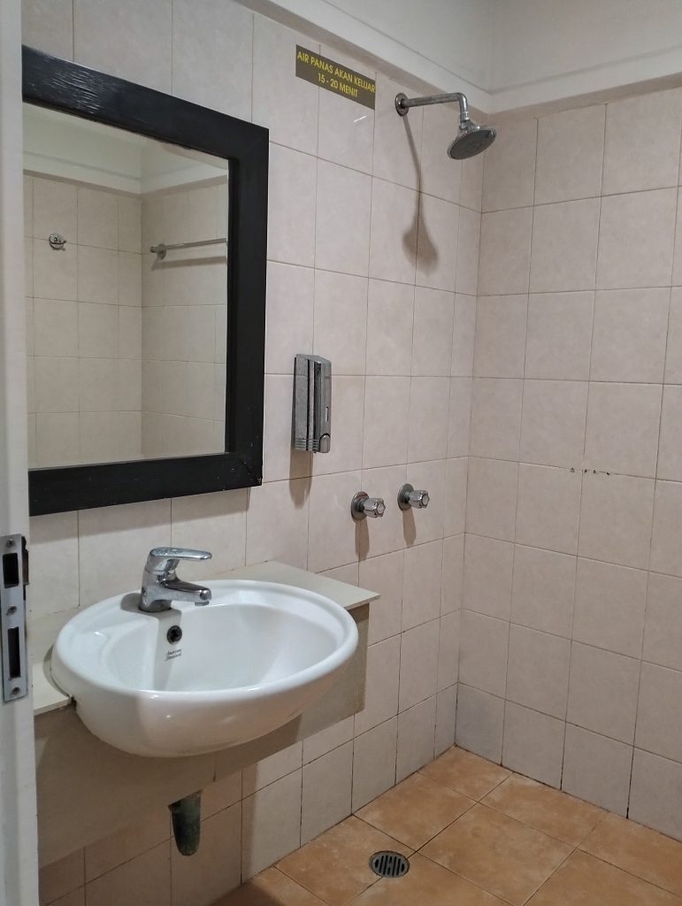 toilet kamar starhill