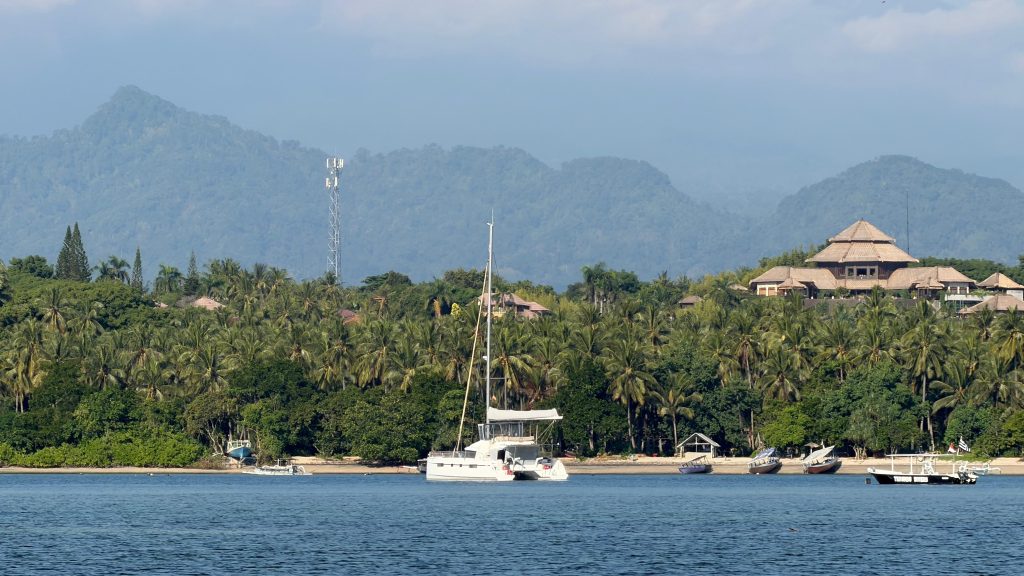 mini yacht