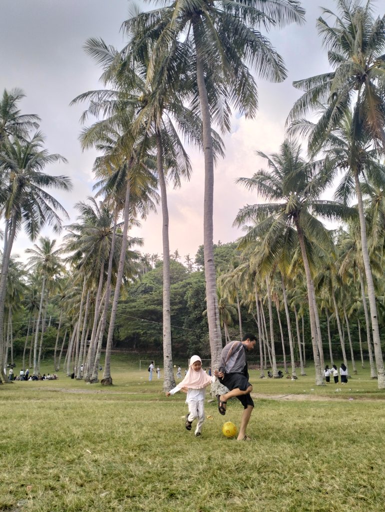 bermain bola di klui