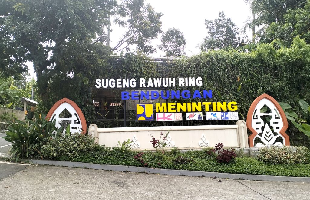 pintu masuk bendungan