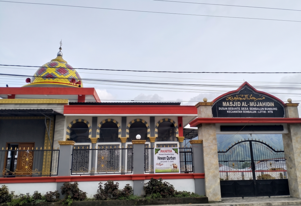 Tampak depan masjid