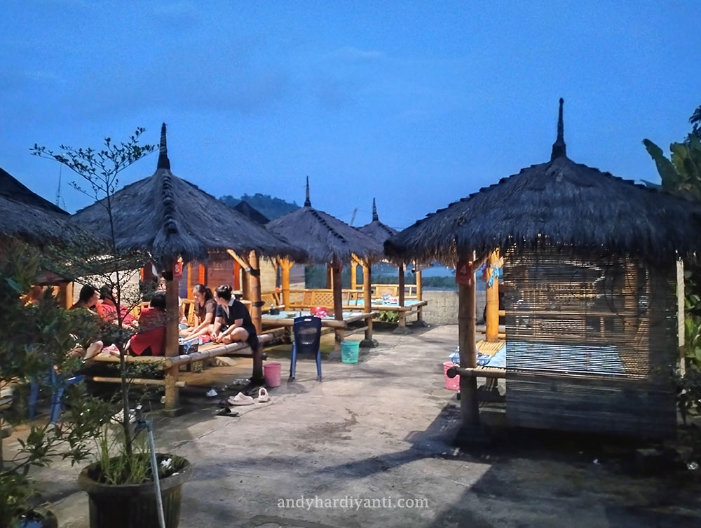 berugaq tempat duduk
