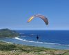 Pemandangan skylancing paragliding