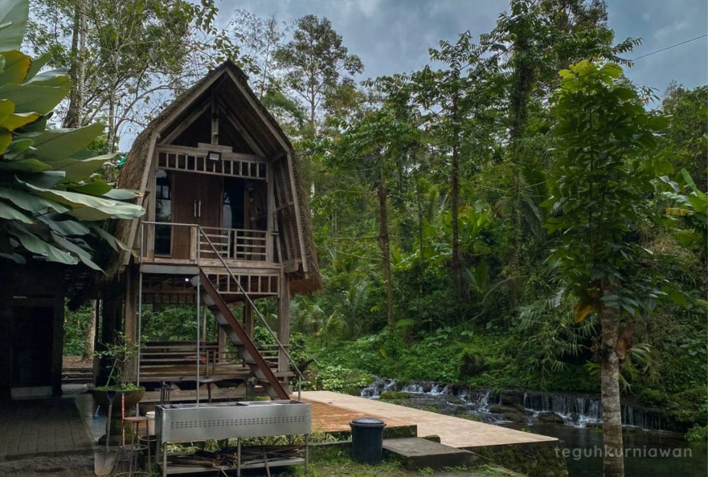 Tampak depan hideout villa