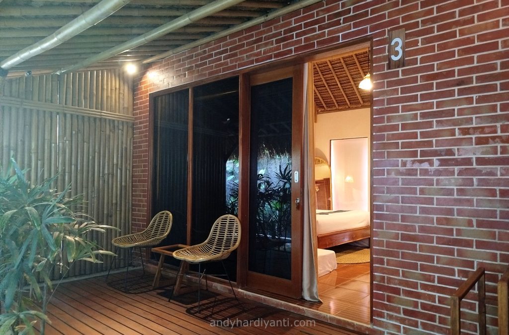 Teras rumah bambu