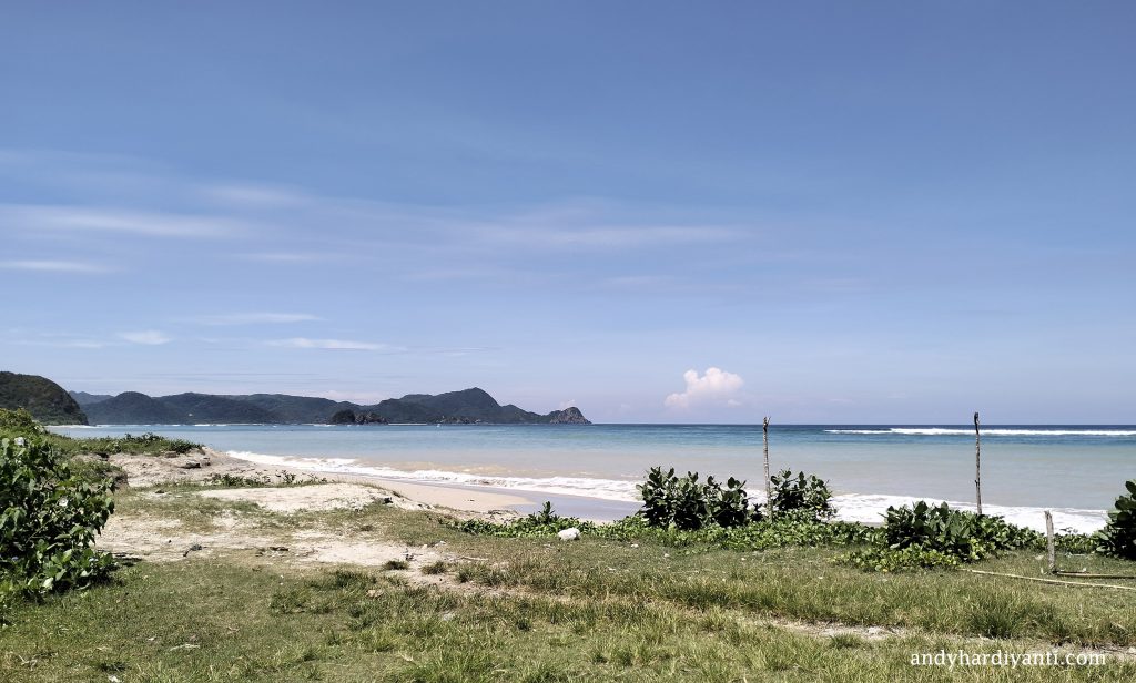 pemandangan pantai dari kejauhan