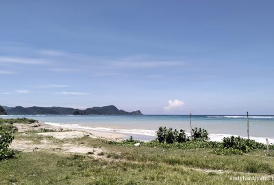 pemandangan pantai dari kejauhan